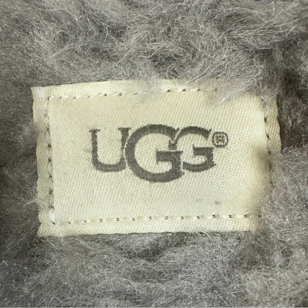 UGG Abela cris-cross grey furry sheepskin fluffy slippers sz 7 EUC - Picture 9 of 16